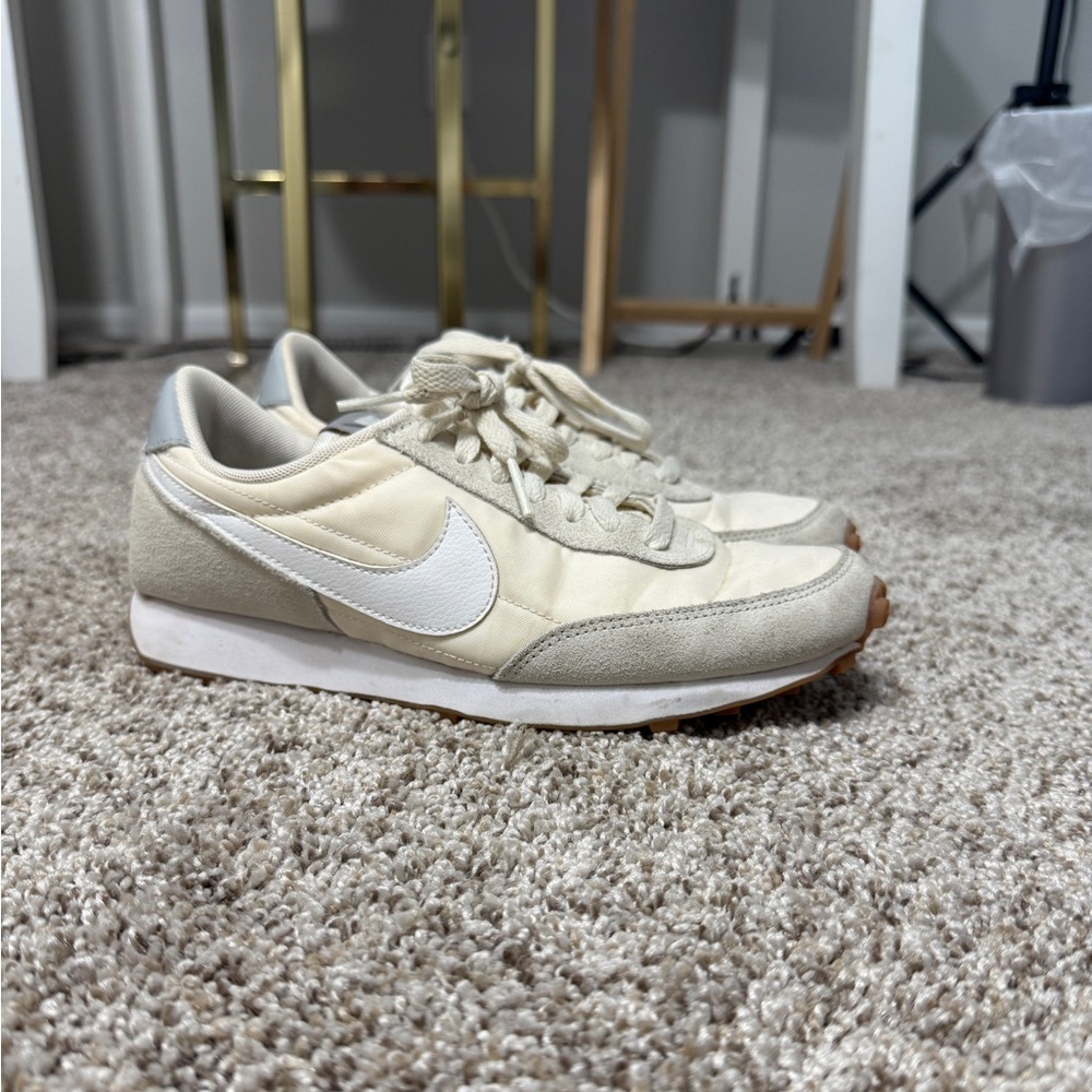 NIKE DAYBREAK Women’s Sneakers Size 7.5